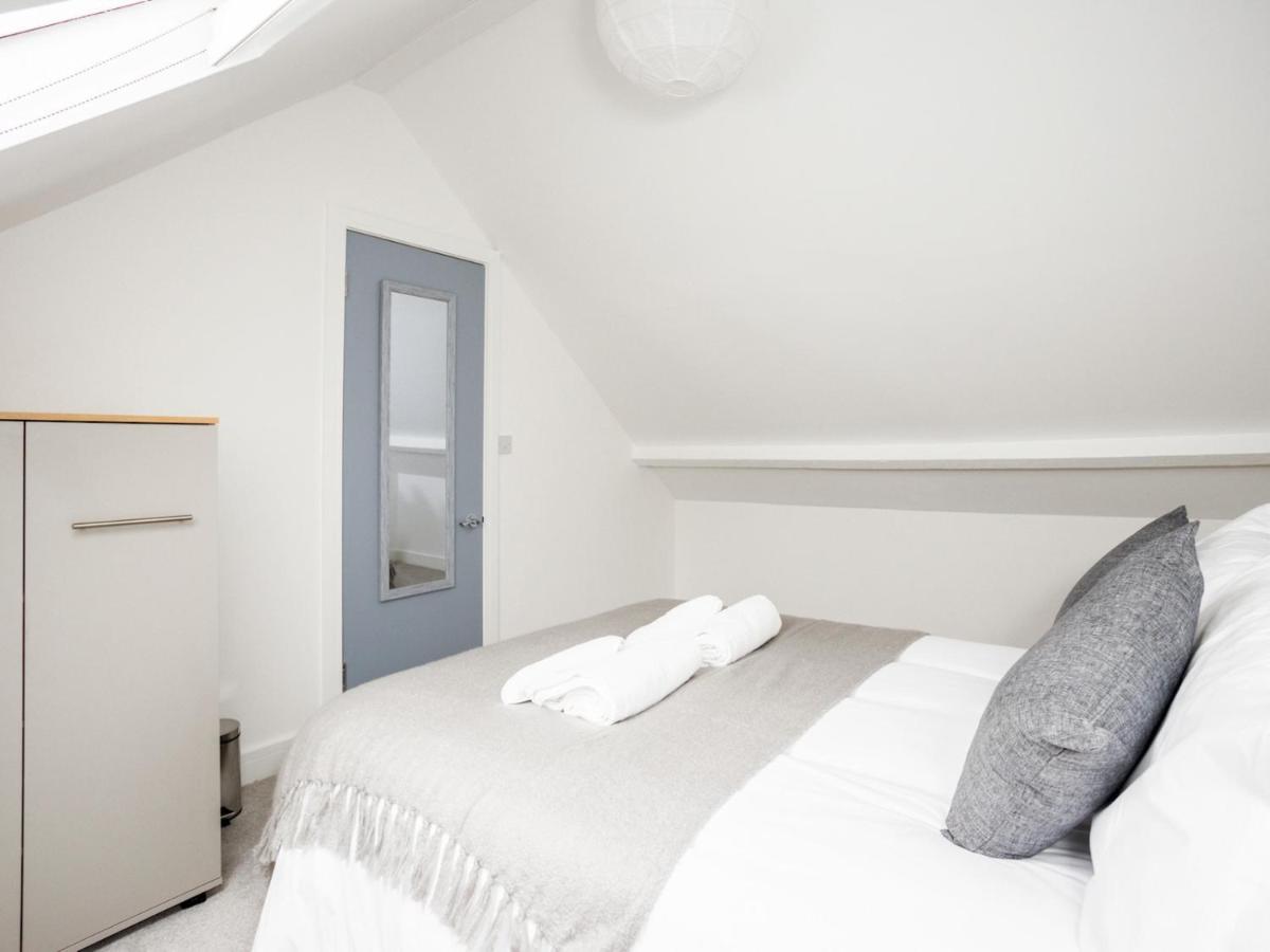 Pass The Keys Spacious And Very Modern Family Home, Central Windsor Bagian luar foto