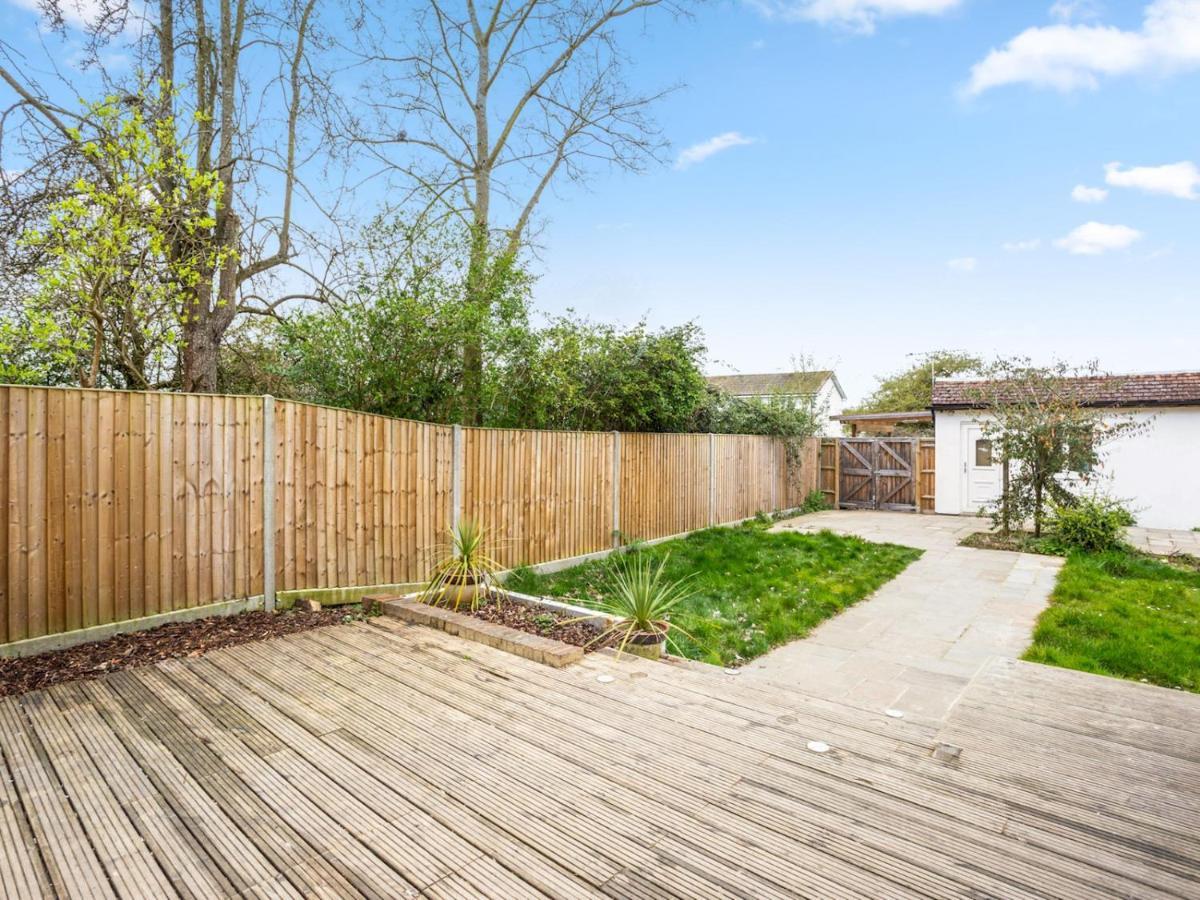Pass The Keys Spacious And Very Modern Family Home, Central Windsor Bagian luar foto