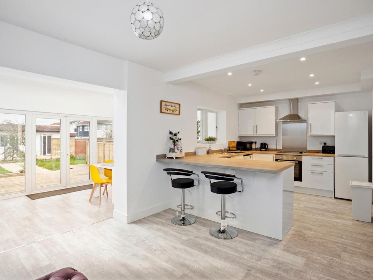 Pass The Keys Spacious And Very Modern Family Home, Central Windsor Bagian luar foto