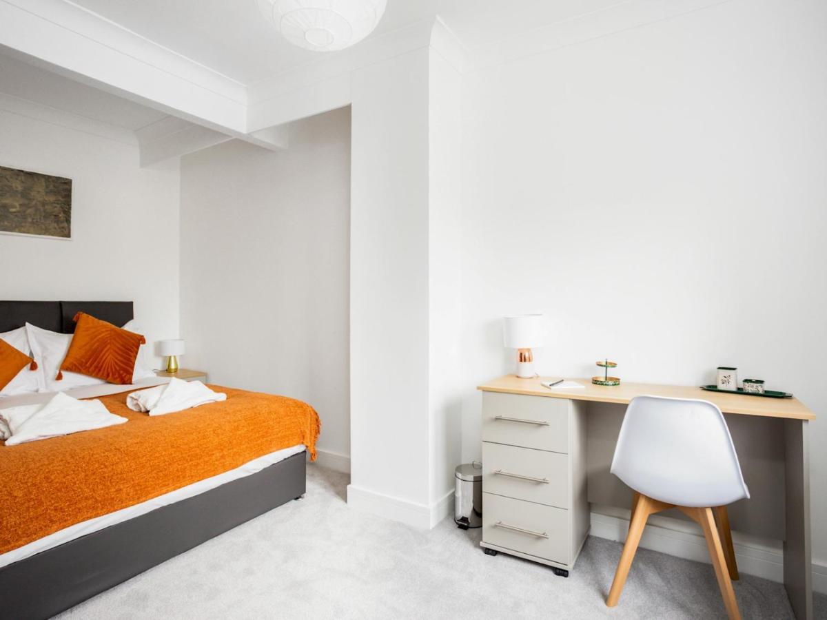 Pass The Keys Spacious And Very Modern Family Home, Central Windsor Bagian luar foto
