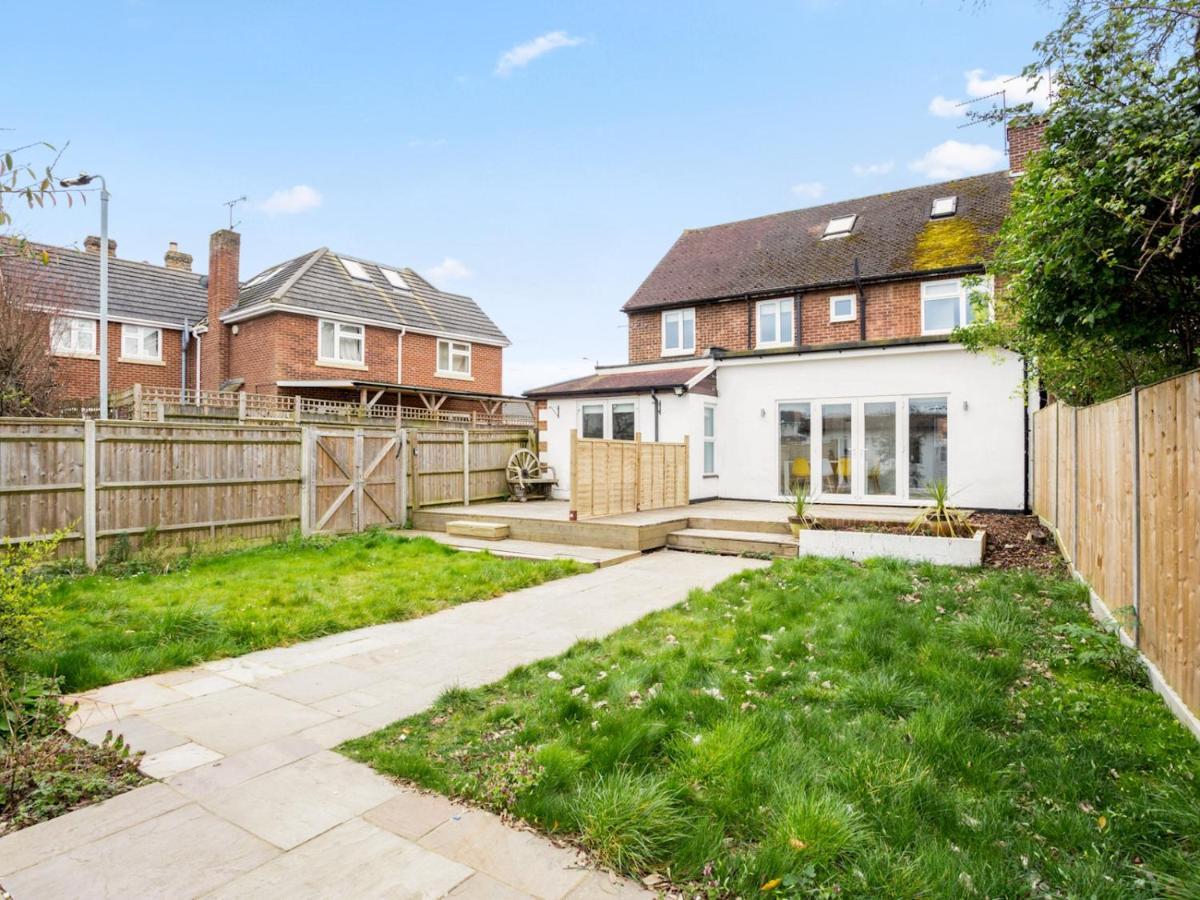 Pass The Keys Spacious And Very Modern Family Home, Central Windsor Bagian luar foto