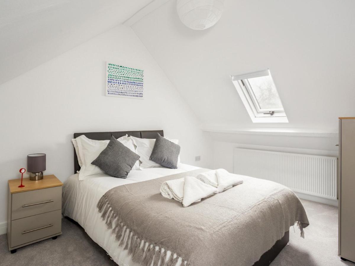 Pass The Keys Spacious And Very Modern Family Home, Central Windsor Bagian luar foto