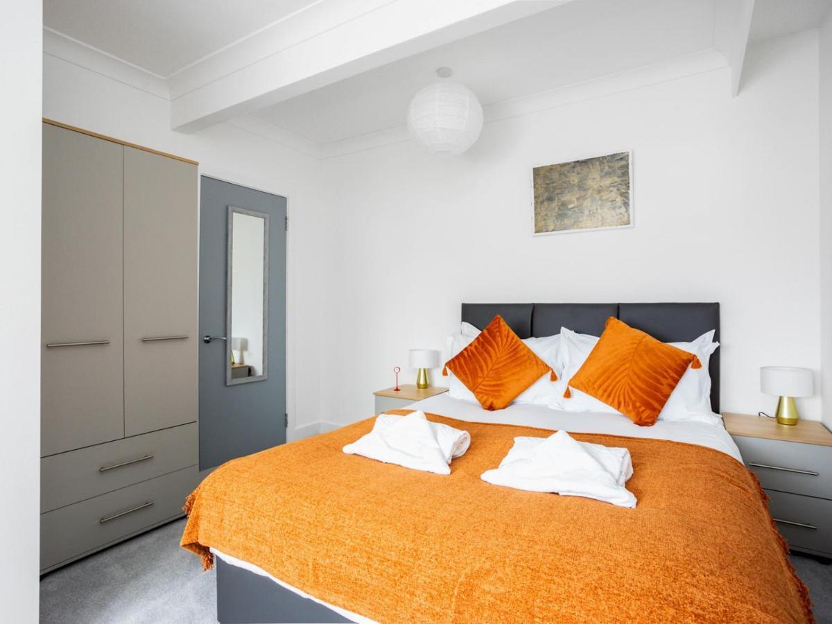 Pass The Keys Spacious And Very Modern Family Home, Central Windsor Bagian luar foto