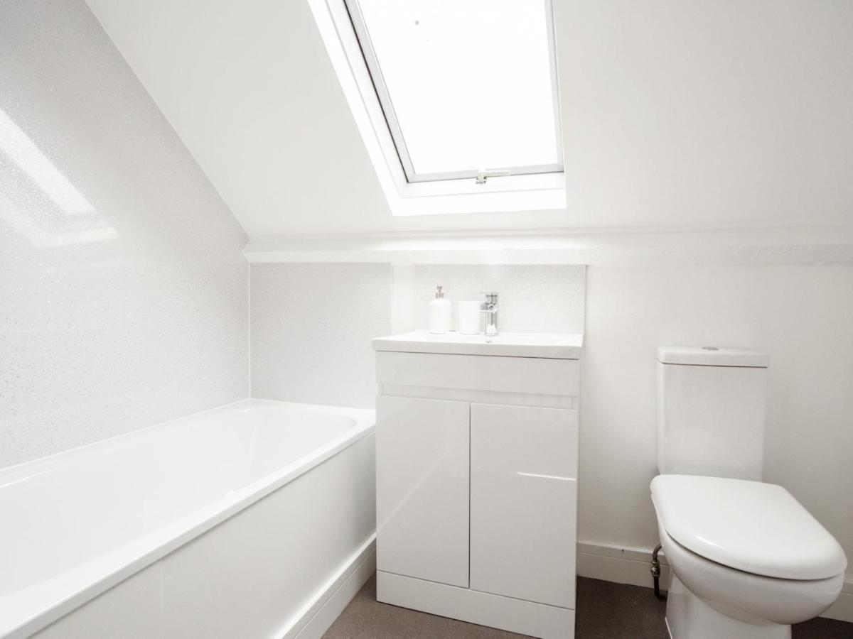 Pass The Keys Spacious And Very Modern Family Home, Central Windsor Bagian luar foto